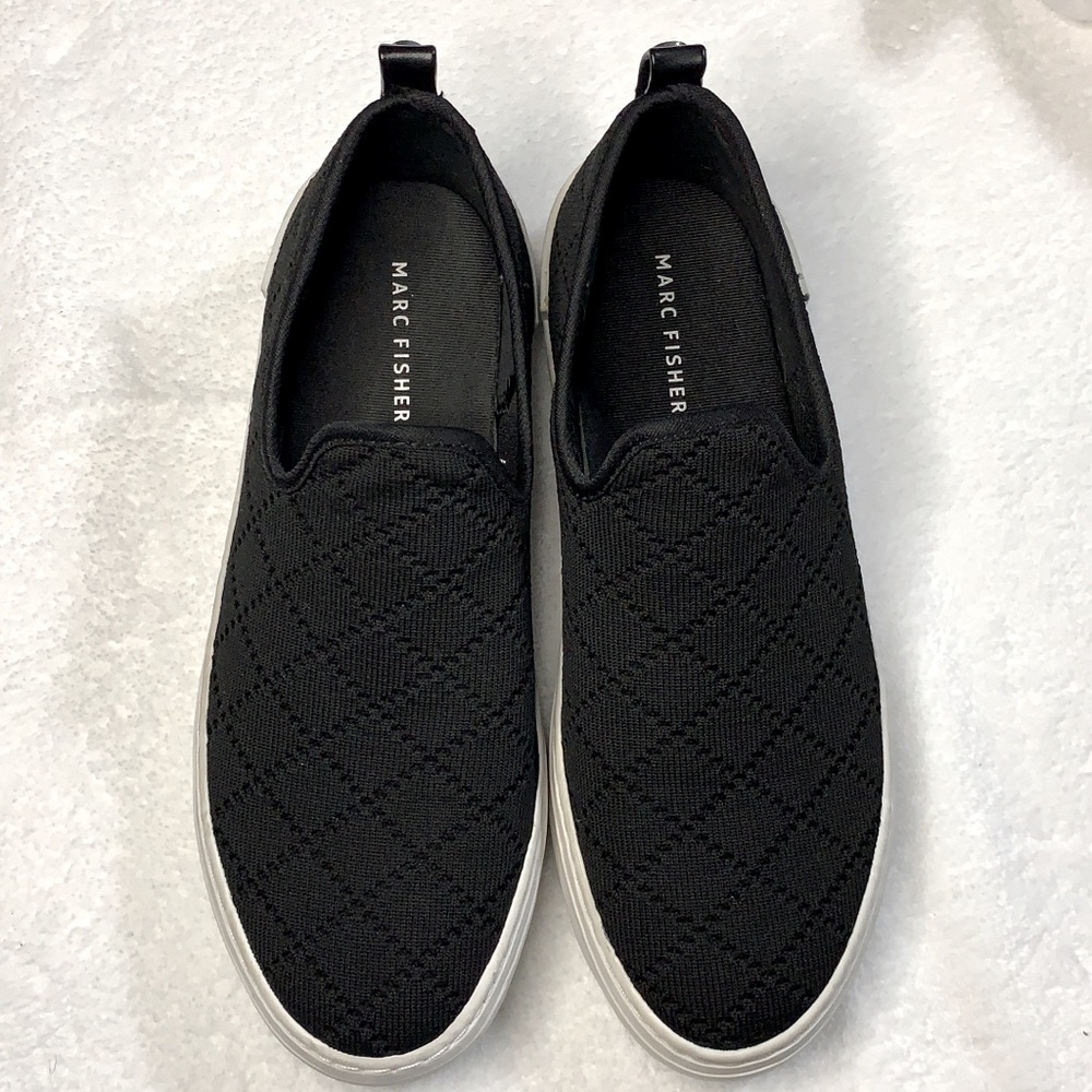Marc Fisher black slip on sneakers
Size 8 Medium